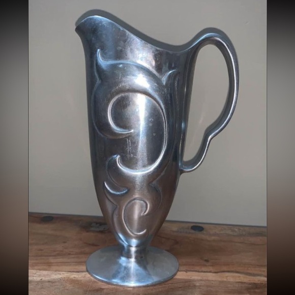 Pewter Pitcher Ewer Wilton Armetale Scroll 1992 DeSousa Mount Joy PA USA vintage - Picture 2 of 5